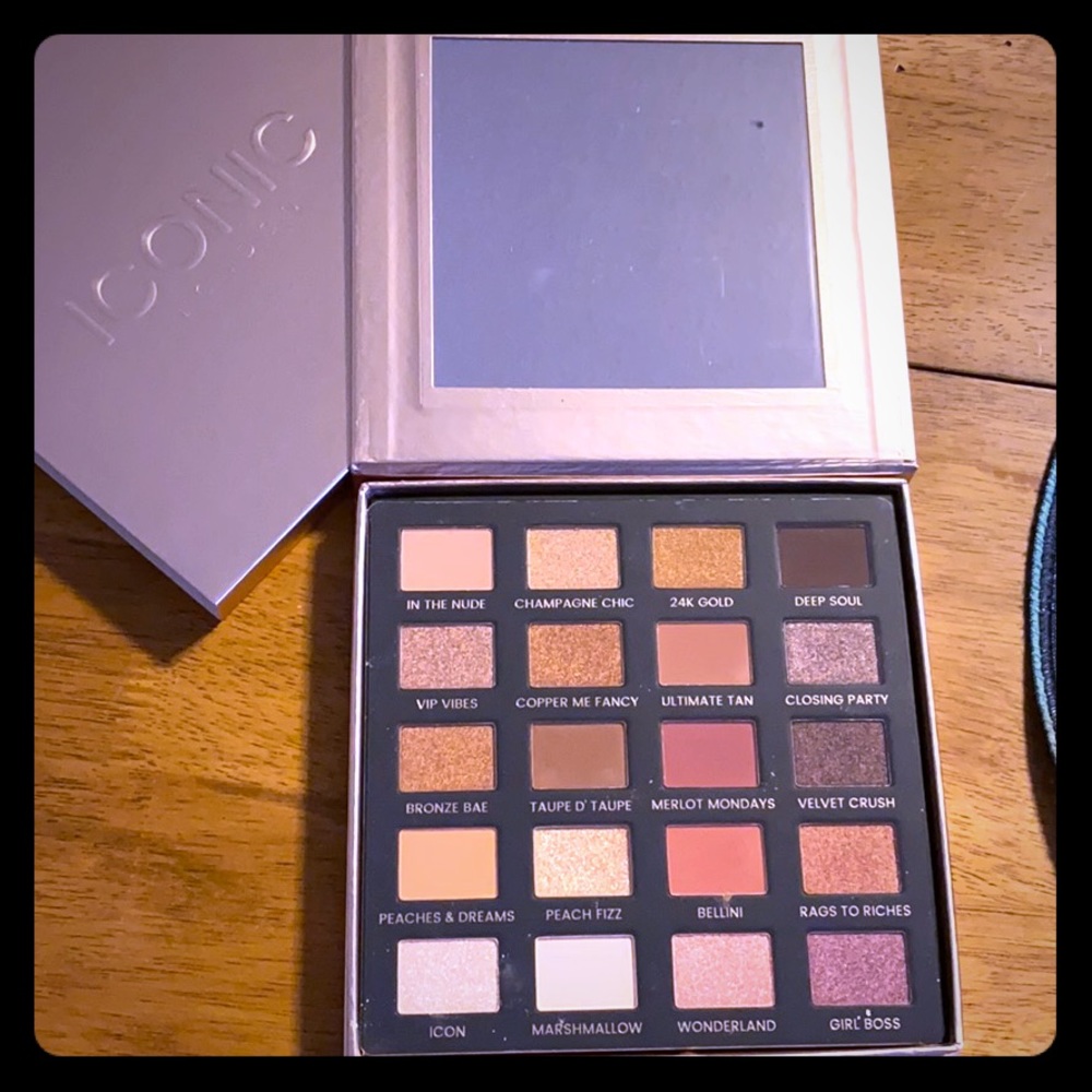 NWT Iconic London Day to Slay eyeshadow palette!